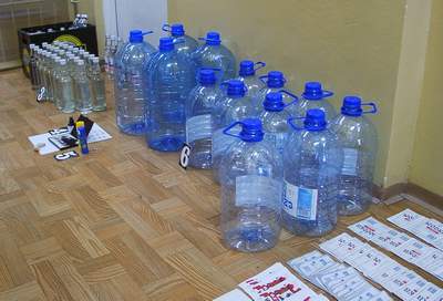 Elbląg, W mieszkaniu znaleziono puste opakowania, butelki z alkoholem i spirytus przygotowany do rozcieńczenia Elbląg, W mieszkaniu znaleziono puste opakowania, butelki z alkoholem i spirytus przygotowany do rozcieńczenia
