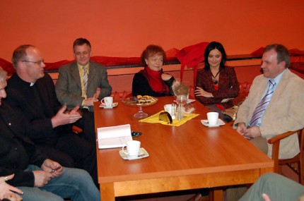 Elbląg, Dyskusja po projekcji, pierwszy z prawej Jan Puchalski Elbląg, Dyskusja po projekcji, pierwszy z prawej Jan Puchalski