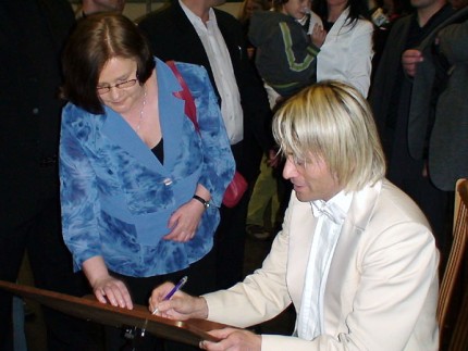 Elbląg, Piotr Rubik rozdaje autografy Elbląg, Piotr Rubik rozdaje autografy