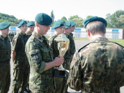 Elbląg, Żołnierze 16. PDZ z pucharem Elbląg, Żołnierze 16. PDZ z pucharem