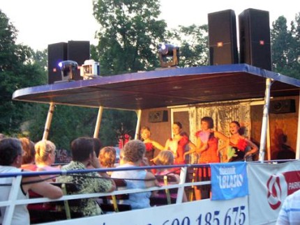 Elbląg, „Wodny” pokaz spektaklu „Każdemu wolno kochać”. Elbląg, „Wodny” pokaz spektaklu „Każdemu wolno kochać”.