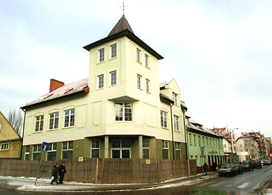 Elbląg, W centrum miasta, przy skrzyżowaniu ulic Słonecznej i Kosynierów Gdyńskich pojawił się nowy dom.