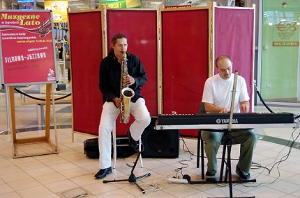Elbląg, 5 lipca - pierwszy koncert w „Ogrodach”: Bartosz Krzywda - piano i Szymon Zuehlke - saksofon tenorowy Elbląg, 5 lipca - pierwszy koncert w „Ogrodach”: Bartosz Krzywda - piano i Szymon Zuehlke - saksofon tenorowy