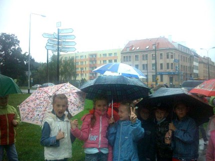 Elbląg, Dziękowali za wycieczki, nawet w strugach deszczu Elbląg, Dziękowali za wycieczki, nawet w strugach deszczu