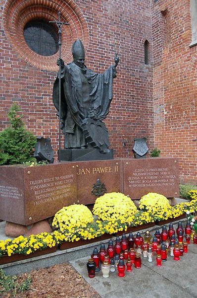 Elbląg, Pomnik Jana Pawła II Elbląg, Pomnik Jana Pawła II