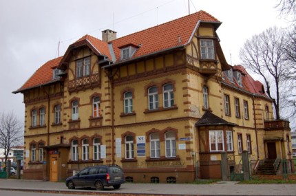 Elbląg, Budynek przyvhodni przy ul. Żeromskiego