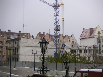 Elbląg, Nowoczesny biurowiec w centrum Starego Miasta