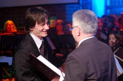 Elbląg, Marek Nowosad przyjmuje nagrodę od Prezydenta Henryka Słoniny Elbląg, Marek Nowosad przyjmuje nagrodę od Prezydenta Henryka Słoniny