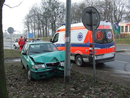 Elbląg, Po pijanemu uderzył w latarnię Elbląg, Po pijanemu uderzył w latarnię