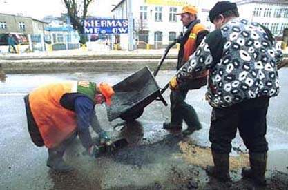 Elbląg, Drogowcy łatają dziury w elblaskich ulicach Elbląg, Drogowcy łatają dziury w elblaskich ulicach