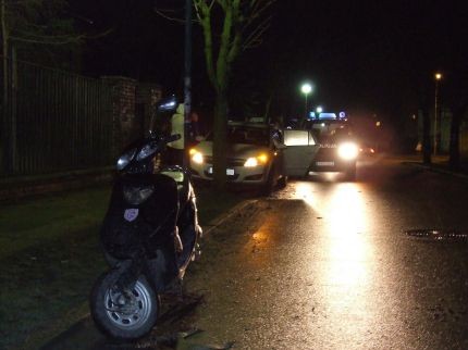 Elbląg, Uderzył skuterem w otwarte drzwi