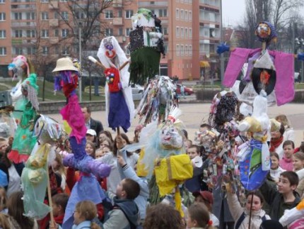 Elbląg, Ekologiczne Marzanny najpierw staną do konkursu, a następnie zostaną "rozebrane" Elbląg, Ekologiczne Marzanny najpierw staną do konkursu, a następnie zostaną "rozebrane"