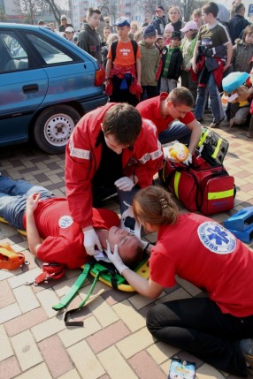 Elbląg, Młodzi ratownicy i jeszcze młodsi uczniowie