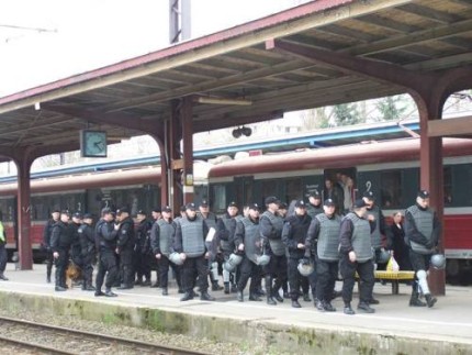 Elbląg, Kilkuset policjantów czuwało nad bezpieczeństwem elblążan, gdy do miasta przyjechały tłumy kibiców