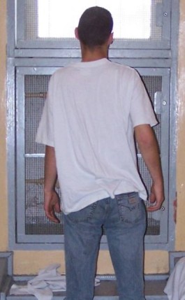Elbląg, Jeden z opraców w policyjnej celi. Grozi mu kara do 12 lat więzienia