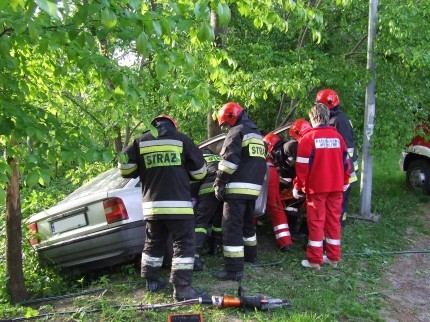 Elbląg, Na Kościuszki opel uderzył w drzewo