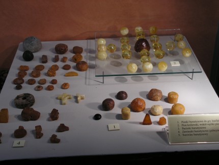 Elbląg, Pionki do gier planszowych ze zbiorów Muzeum w Elblągu Elbląg, Pionki do gier planszowych ze zbiorów Muzeum w Elblągu