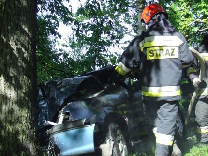 Elbląg, Uderzył w drzewo i stanął w płomieniach