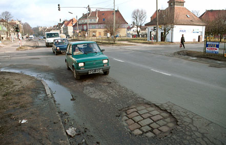 Elbląg, Ulica Bema przypomina już bardziej ser szwajcarski Elbląg, Ulica Bema przypomina już bardziej ser szwajcarski