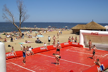 Elbląg, W upalne dni przyjemnie odpoczywa się na plaży (www.michalpawlowicz.com)