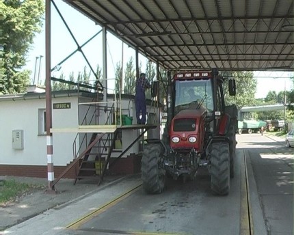 Elbląg, Rzepak sypie, a przed elewatorem kolejki