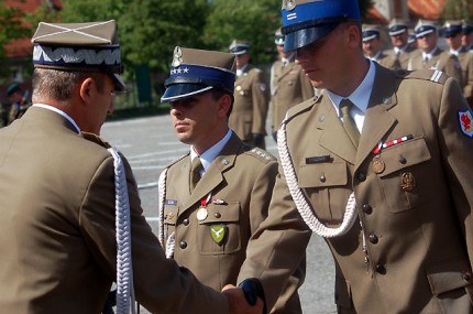 Elbląg, „Gwiazdy Iraku” odebrali dziś (od lewej) kpt. Marcin Olczak i kpr. Paweł Studziński