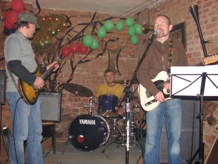 Elbląg, Dziś w Krypcie zagrają m.in. (od lewej): Jarek Kostyra, Sebastian Drewek, Tomek Steńczyk Elbląg, Dziś w Krypcie zagrają m.in. (od lewej): Jarek Kostyra, Sebastian Drewek, Tomek Steńczyk