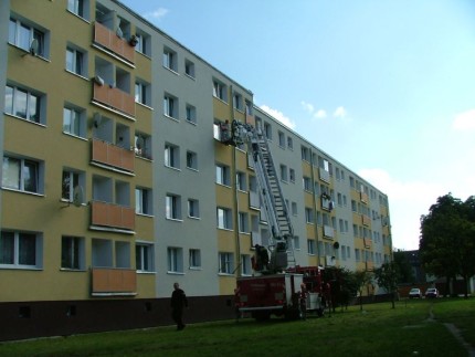 Elbląg, Strażacy weszli do mieszkania starszej pani przez uchylone okno