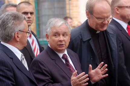 Elbląg, Podczas spaceru po elbląskiej starówce o historii naszego miasta opowiadał Lechowi Kaczyńskiemu ks. dr Andrzej Kilanowski Elbląg, Podczas spaceru po elbląskiej starówce o historii naszego miasta opowiadał Lechowi Kaczyńskiemu ks. dr Andrzej Kilanowski