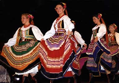 Elbląg, "Ziemia Elblaska" od 30 lat kultywuje polskie tradycje i tańce