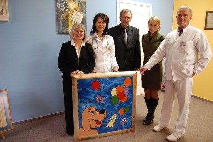 Elbląg, Obraz-witraż z bajkowymi postaciami trafił na oddział pediatryczny Szpitala Miejskiego w Elblągu. Pieniądze zaś zostaną przeznaczone na jego doposażenie