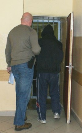 Elbląg, Po niespełna dobie od napadu jeden ze sprawców trafił w ręce policjantów