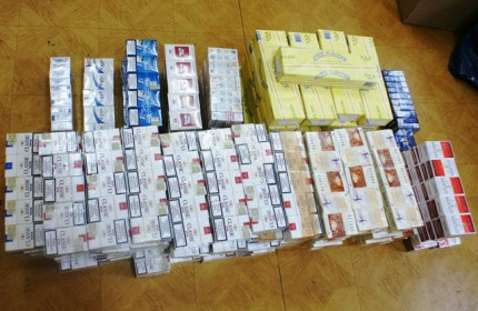 Elbląg, W mieszkaniu 49-letniej kobiety policjanci znaleźli 960 paczek papierosów pochodzących z przemytu