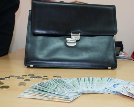 Elbląg, Uczciwy znalazca teczki przekazał ją wraz z zawartością policjantom Elbląg, Uczciwy znalazca teczki przekazał ją wraz z zawartością policjantom