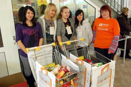 Elbląg, Wolontariuszki TPD w jednym z elbląskich sklepów