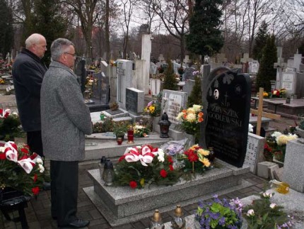Elbląg, Prezydent Henryk Słonina złozył kwiaty m.in. na grobie Zbyszka Godlewskiego Elbląg, Prezydent Henryk Słonina złozył kwiaty m.in. na grobie Zbyszka Godlewskiego