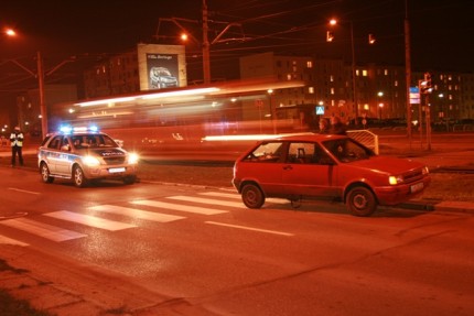 Elbląg, Rozpędzony kierowca seata hamował, jednak jak się okazało, zbyt późno Elbląg, Rozpędzony kierowca seata hamował, jednak jak się okazało, zbyt późno
