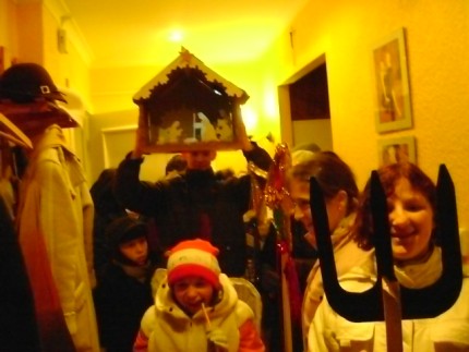 Elbląg, Kolędnicy  z SOSW nr 1 z wizytą w jednym z mieszkań