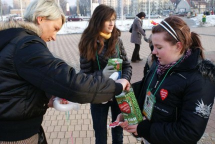 Elbląg, Wolontariusze WOŚP przez cały dzień kwestowali na ulicach miasta Elbląg, Wolontariusze WOŚP przez cały dzień kwestowali na ulicach miasta
