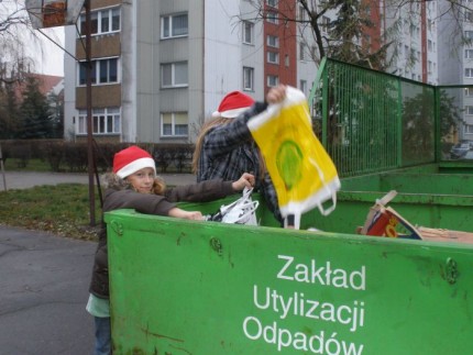 Elbląg, Tak było: Mikołajkowa zbiórka odpadów - tym razem młodzi ekolodzy zachęcają do oszczędzania energii Elbląg, Tak było: Mikołajkowa zbiórka odpadów - tym razem młodzi ekolodzy zachęcają do oszczędzania energii