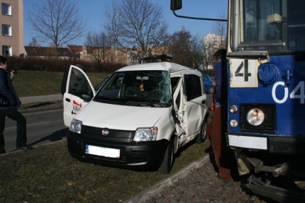 Elbląg, Wjechała pod tramwaj Elbląg, Wjechała pod tramwaj