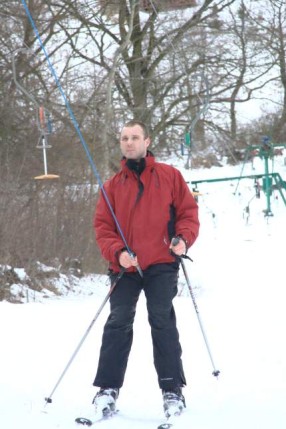Elbląg, Adam Krause z MOSiR-u sam chętnie korzysta z wyciągu na Górze Chrobrego Elbląg, Adam Krause z MOSiR-u sam chętnie korzysta z wyciągu na Górze Chrobrego
