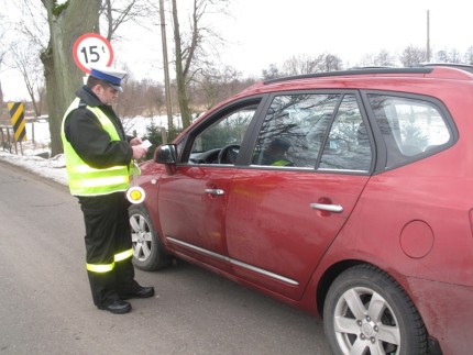 Elbląg, Wczoraj braniewscy policjanci, w ramach akcji "Pasy", skontrolowali 78 pojazdów Elbląg, Wczoraj braniewscy policjanci, w ramach akcji "Pasy", skontrolowali 78 pojazdów