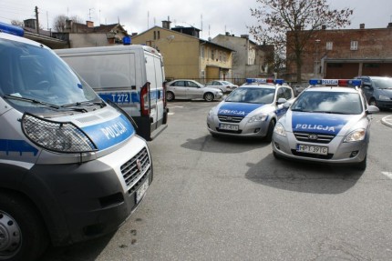 Elbląg, Dziś do elbląskiej komendy policji przyjechało pięć nowych radiowozów Elbląg, Dziś do elbląskiej komendy policji przyjechało pięć nowych radiowozów