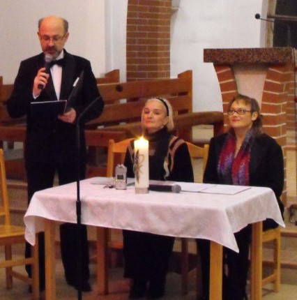 Elbląg, Na zdj. prowadzący spotkanie Jan Brzozecki oraz elbląskie aktorki - Jolanta Tadla i Irena Adamiak