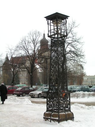Elbląg, Na zdjęciu latarnia gazowa stojąca na Placu Konstytucji. Elbląg, Na zdjęciu latarnia gazowa stojąca na Placu Konstytucji.