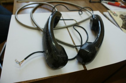 Elbląg, Wymachującego słuchawkami telefonicznymi 21-latka zauważył operator monitoringu