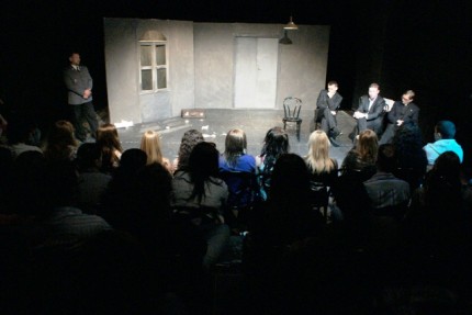 Elbląg, Po spektaklu odbyła się debata, w której wzięli udział policyjni specjaliści, przedstawiciele sądu i stowarzyszenia KARAN Elbląg, Po spektaklu odbyła się debata, w której wzięli udział policyjni specjaliści, przedstawiciele sądu i stowarzyszenia KARAN