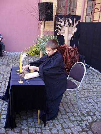 Elbląg, Na zdjęciu inscenizacja elbląskiej legendy „Czarnoksiężnik Kiljan”