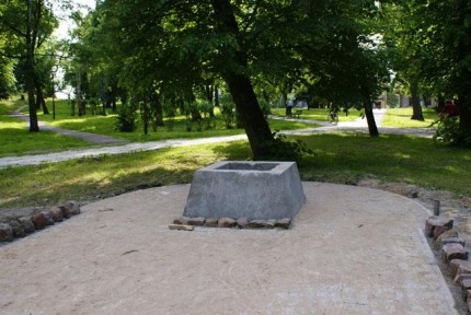Elbląg, W parku Traugutta powstaje właśnie Obelisk Związku Inwalidów Wojennych